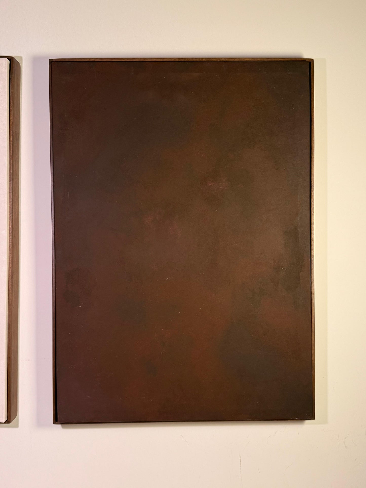 “Mars” El Yapımı Minimal Bordo Renkli Soyut Tablo – Ahşap Floater Çerçeveli