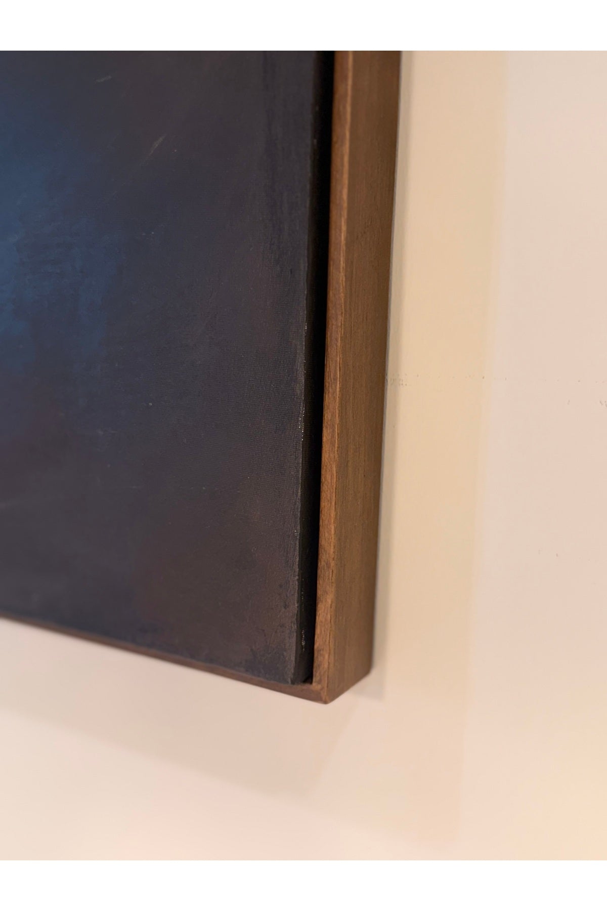 “Noir Calm” 70 x 50 cm El Yapımı Minimal Soyut Tablo – Ahşap Floater Çerçeveli