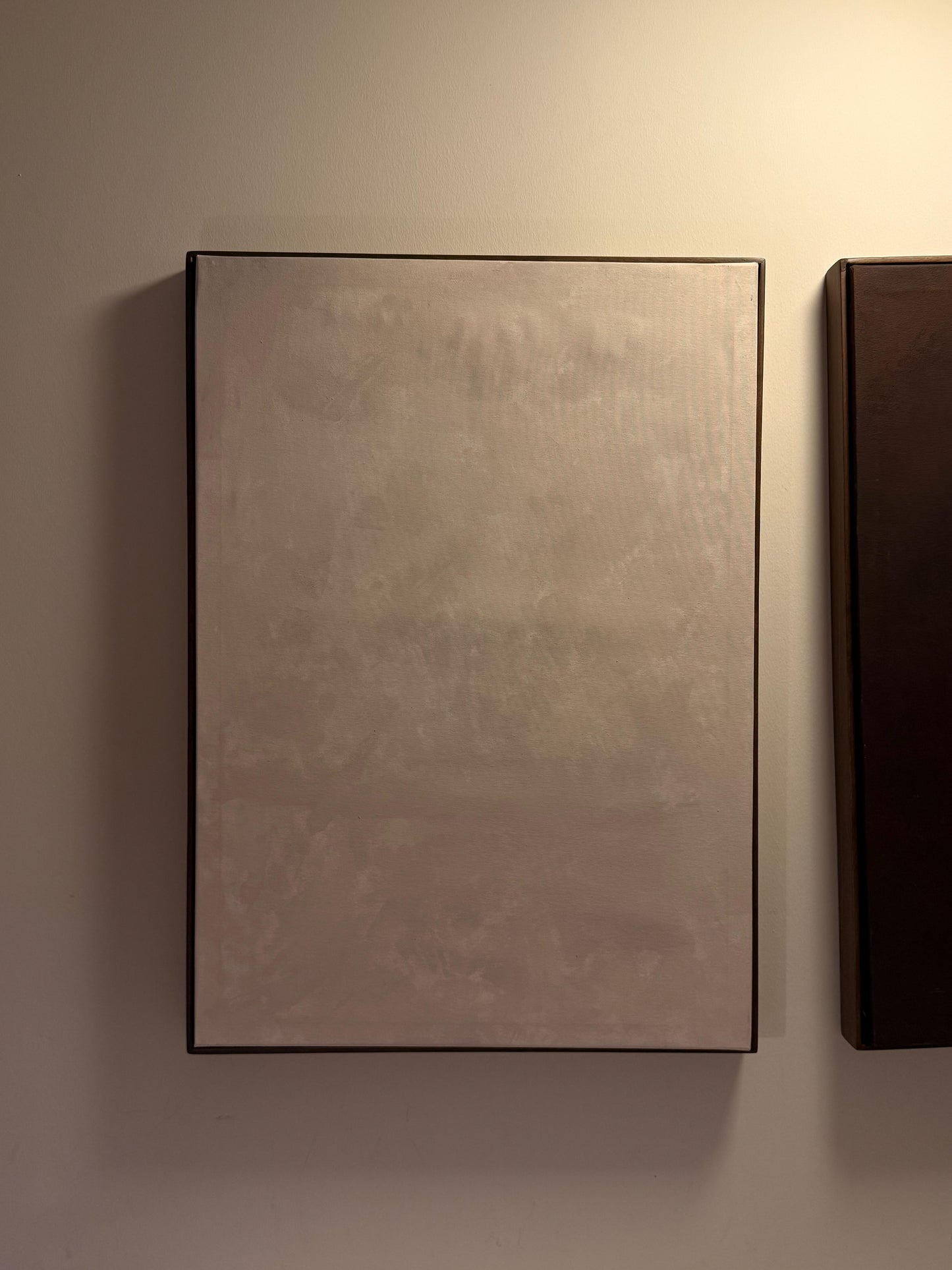 “Moon” 70 x 50 cm El Yapımı Minimal Bej Renkli Soyut Tablo – Ahşap Floater Çerçeveli