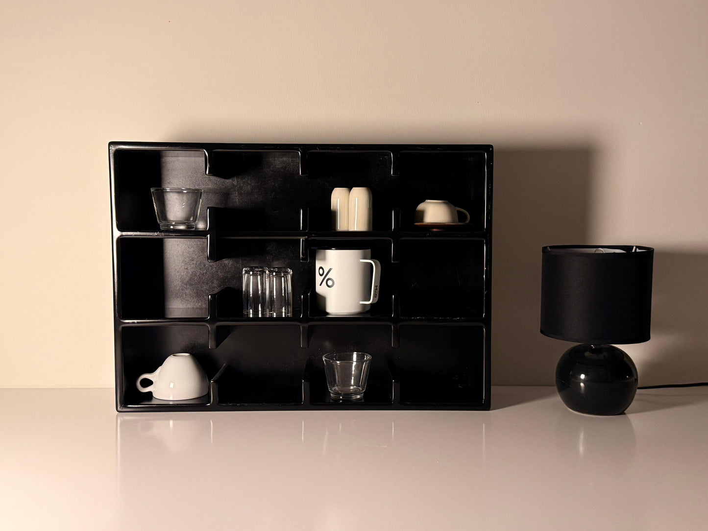 Siyah 12 Bölmeli Dekoratif Mug & Fincan Rafı | Mutfak – Kahve Köşesi – Ofis Organizer